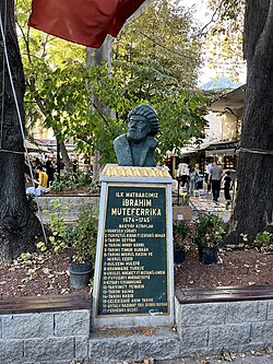 İbrahim Müteferrika'nın Beyazıt Sahaflar Çarşısında bulunan heykeli