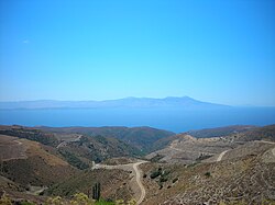 Karaburun Yarımadası'ndan Sakız Adası manzarası