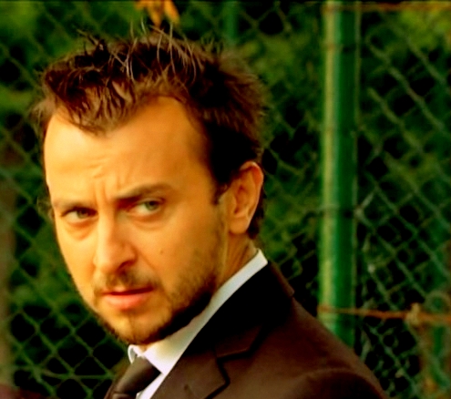 Mecnun Çınar