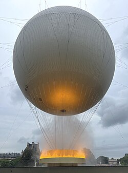 2024 Yaz Olimpiyatları sırasında Paris'teki Olimpiyat ateşi
