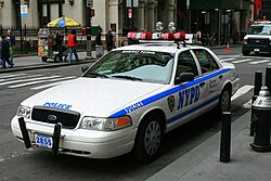 Polis arabası