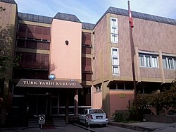 Türk Tarih Kurumu (1951-1967) Turgut Cansever ve Ertur Yener tarafından tasarlanana bina 1980 yılında Ağa Han Mimarlık Ödülü'nü kazandı.